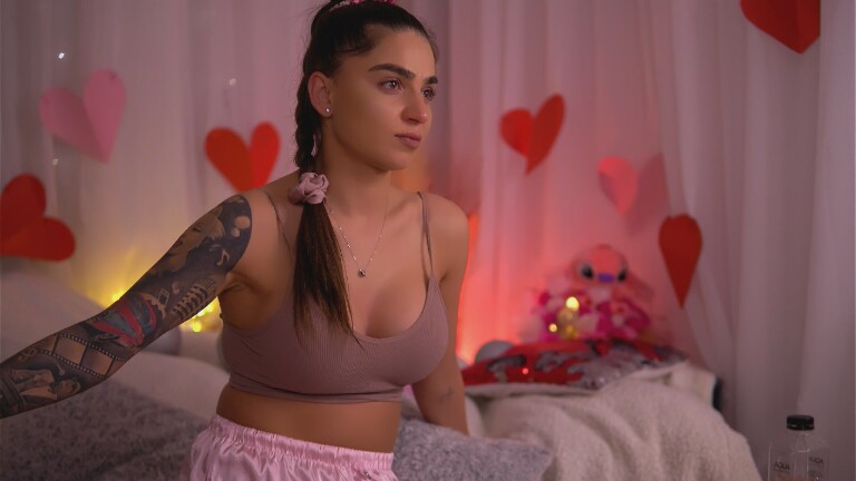 PureEllie's Streamate show and profile