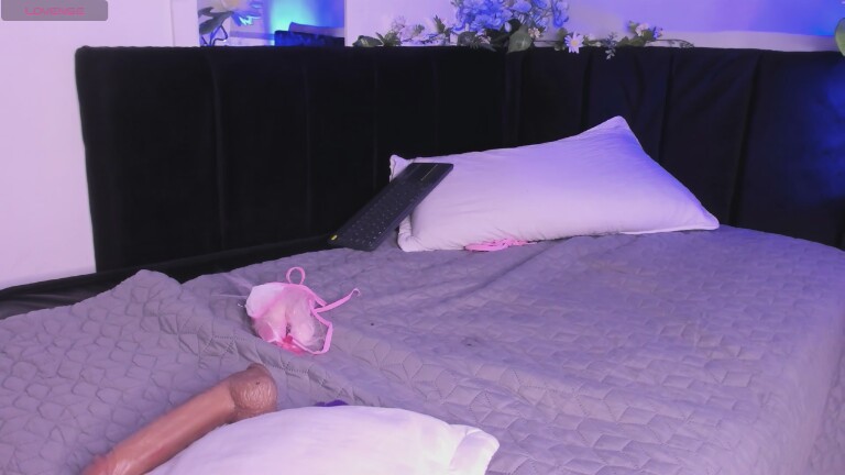 Zamantthaa's Streamate show and profile