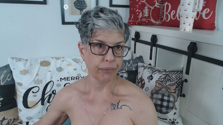 IzzyOnCam's Streamate show and profile