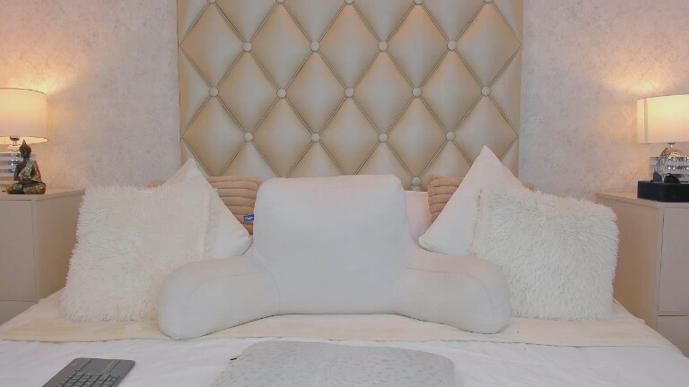 MiaaCaastro's Streamate show and profile