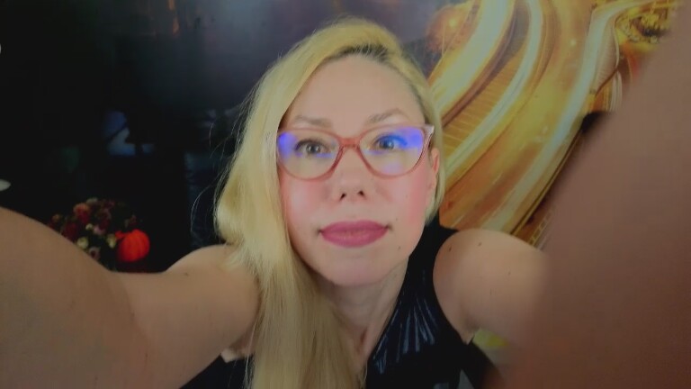 SofiaChastain's Streamate show and profile