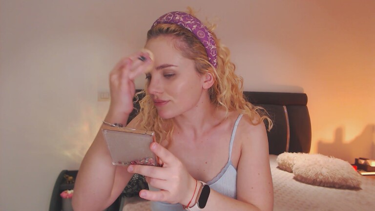 EVYE's Streamate show and profile