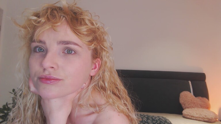 EVYE's Streamate show and profile