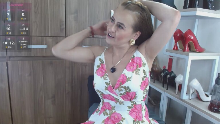 Maghenta's Streamate show and profile