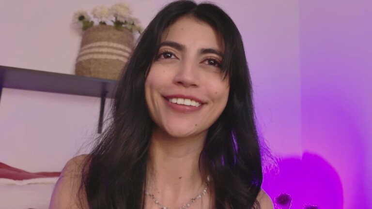 SaraFernandez's Streamate show and profile