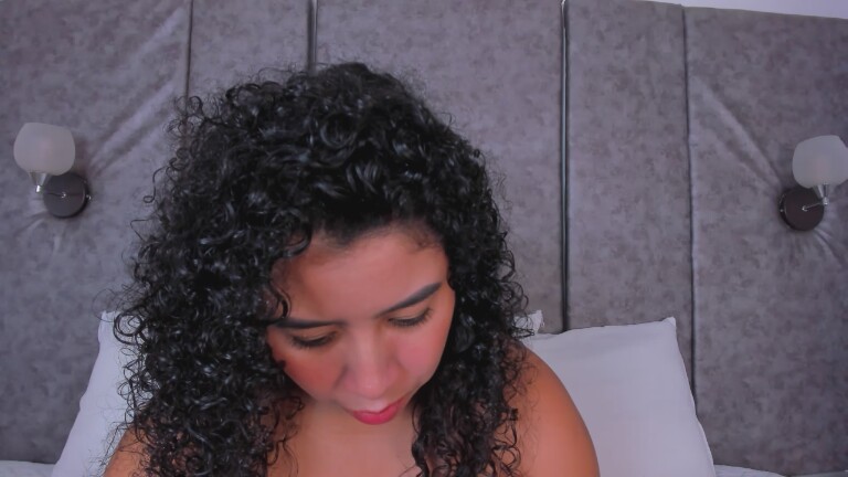 Tharaa24's Streamate show and profile