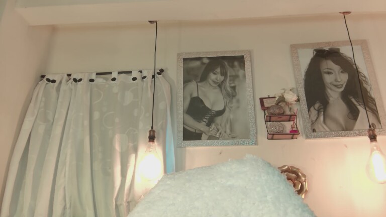 SelenaRossi's Streamate show and profile