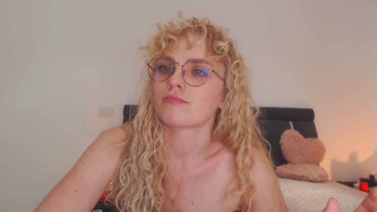 EVYE's Streamate show and profile