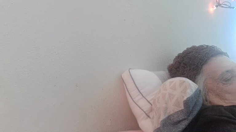 GrannyHugeBoobs's Streamate show and profile