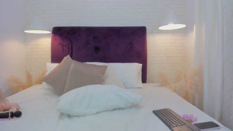 EmmilyMartinez's Streamate show and profile