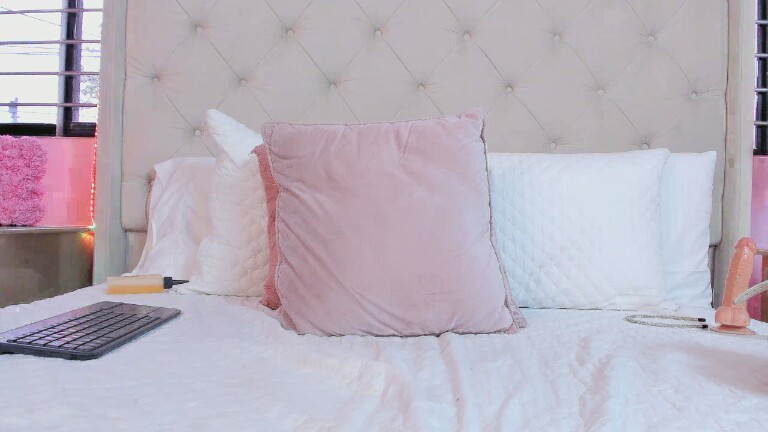 ScarlettLeBlanc's Streamate show and profile