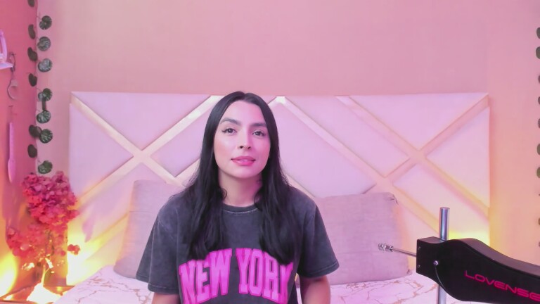 SaraSstonee's Streamate show and profile