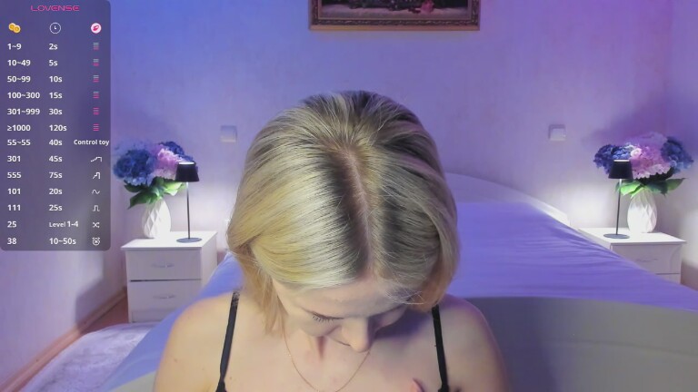 Julie_Blaze's Streamate show and profile