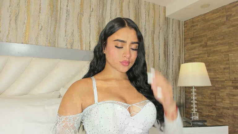 Sara_Hanniston's Streamate show and profile