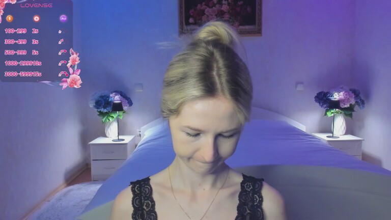 Julie_Blaze's Streamate show and profile