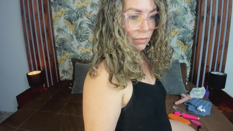 DominicaFrost's Streamate show and profile