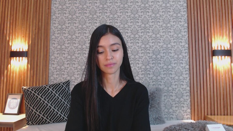 Charlotte_18's Streamate show and profile