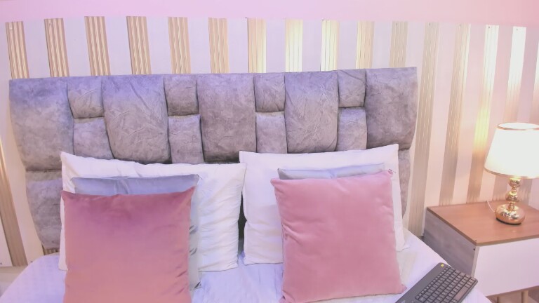 nova_lanee's Streamate show and profile