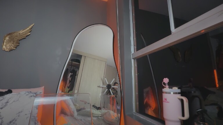 Lotie_Cox's Streamate show and profile