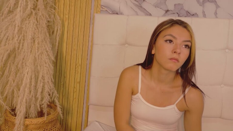 Nahomy19's Streamate show and profile