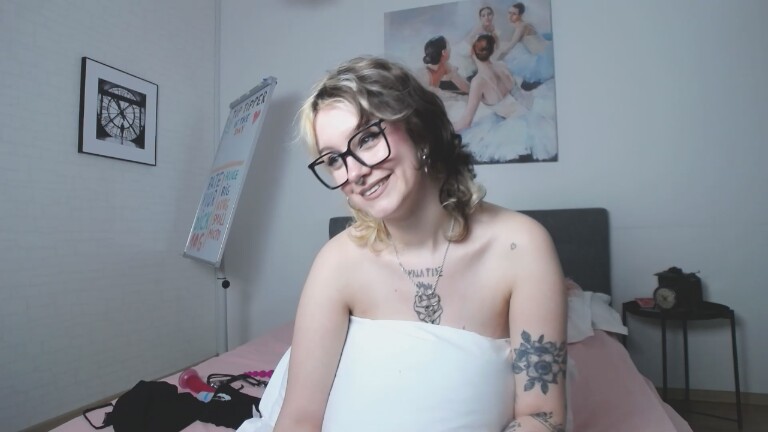 HALSEYx's Streamate show and profile