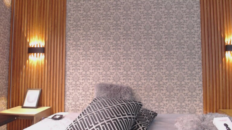 Charlotte_18's Streamate show and profile