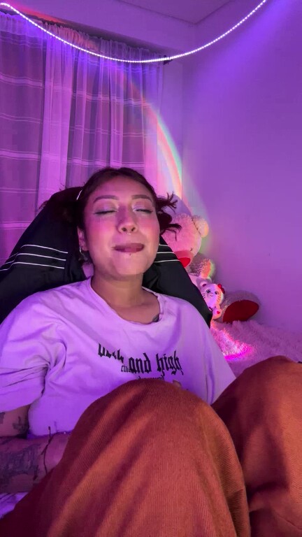 Ameliees's Streamate show and profile