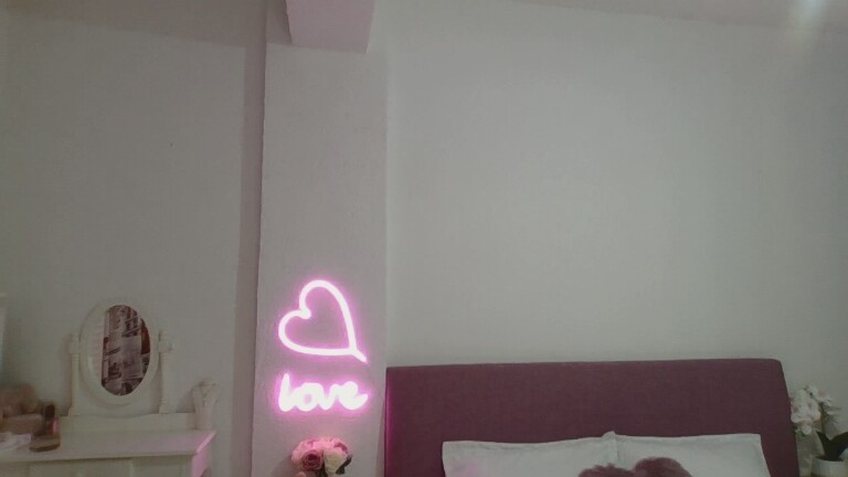 EMYILIA's Streamate show and profile