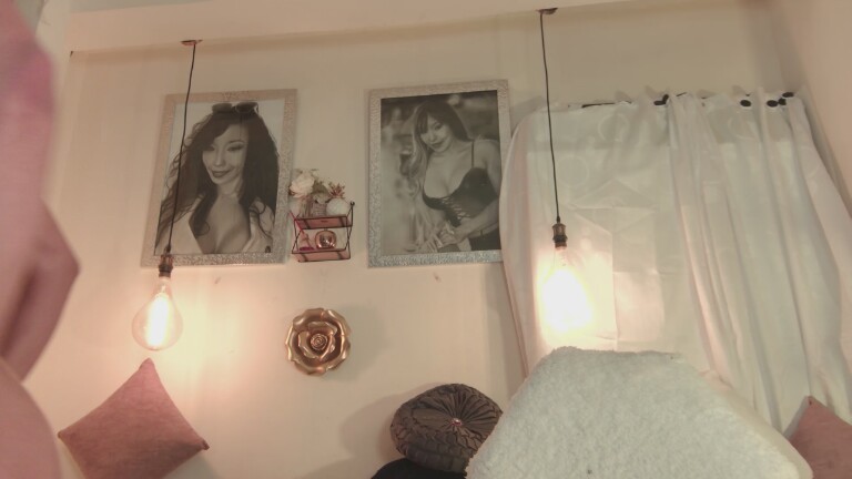 SelenaRossi's Streamate show and profile