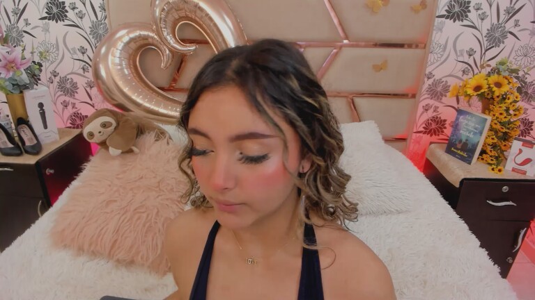 CloeesSuarez's Streamate show and profile