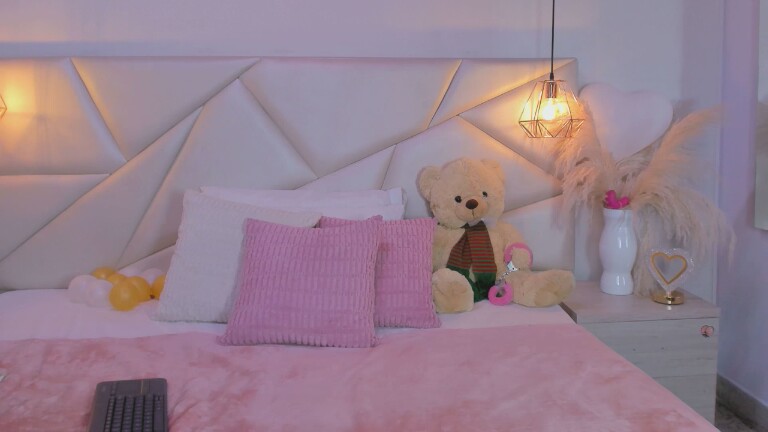 EmyCarter's Streamate show and profile