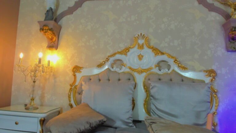 ZuzanHoll's Streamate show and profile