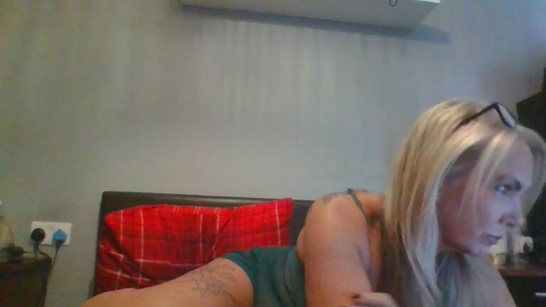 Elly49's Streamate show and profile