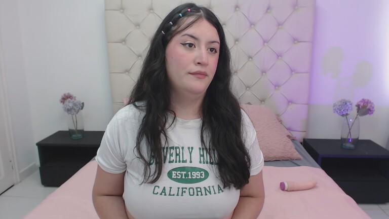 LalaMilan's Streamate show and profile